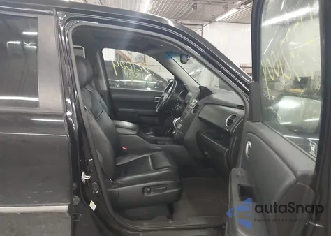 2011 Honda Pilot Touring z USA, uszkodzony, nr VIN 5FNYF4H92BB017544